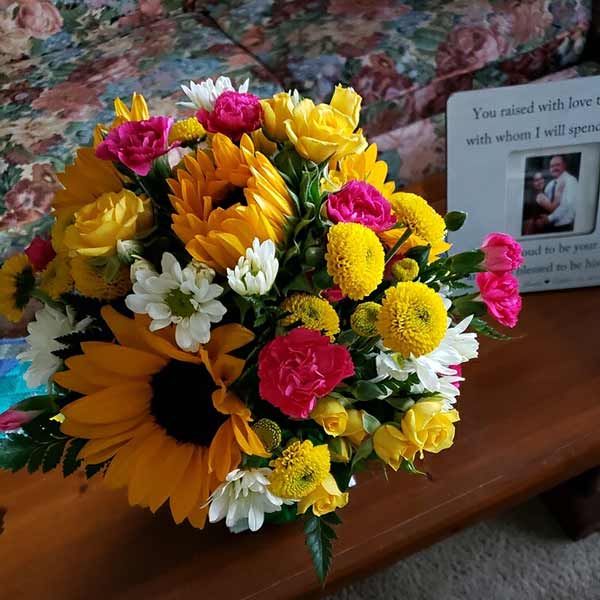 Garland Sandy Kelso Memorial flowers